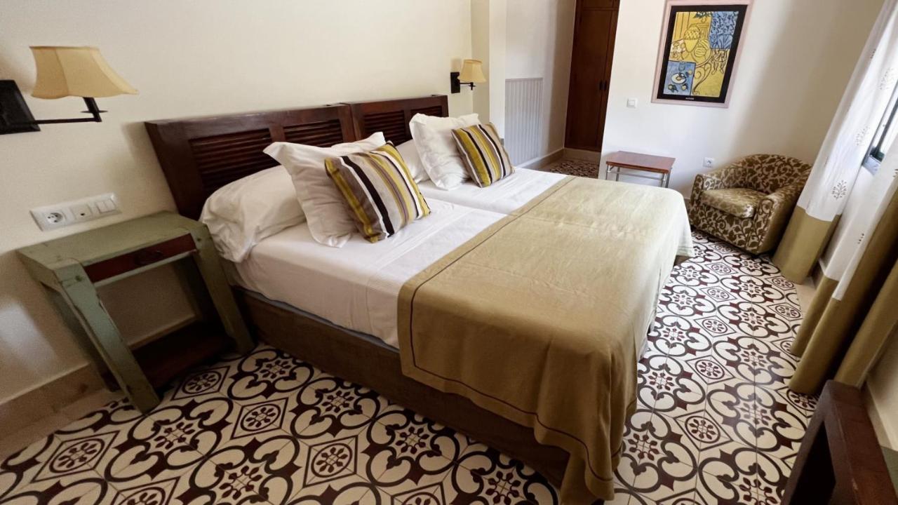 Hotel Sindhura 3*