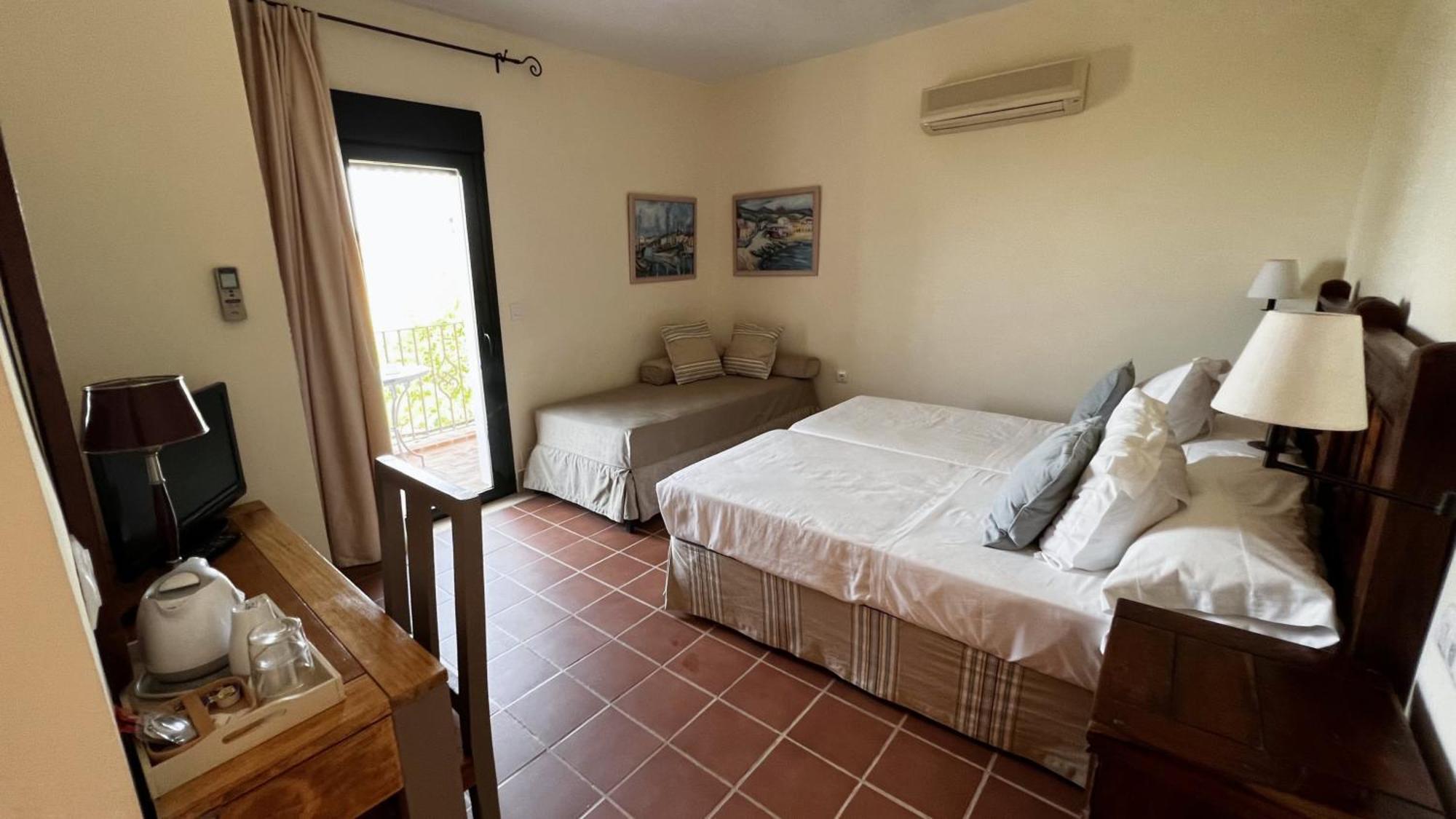 Hotel Sindhura 3*